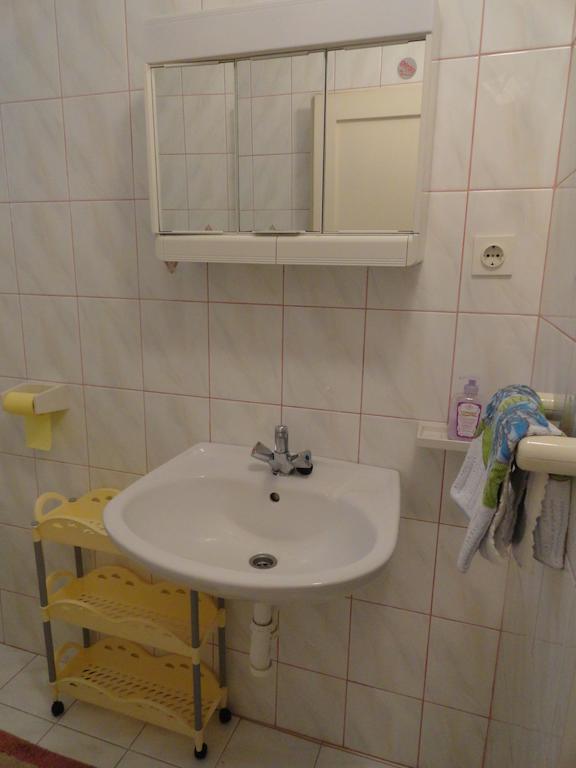 Apartments & Rooms Karmela Banjol Стая снимка