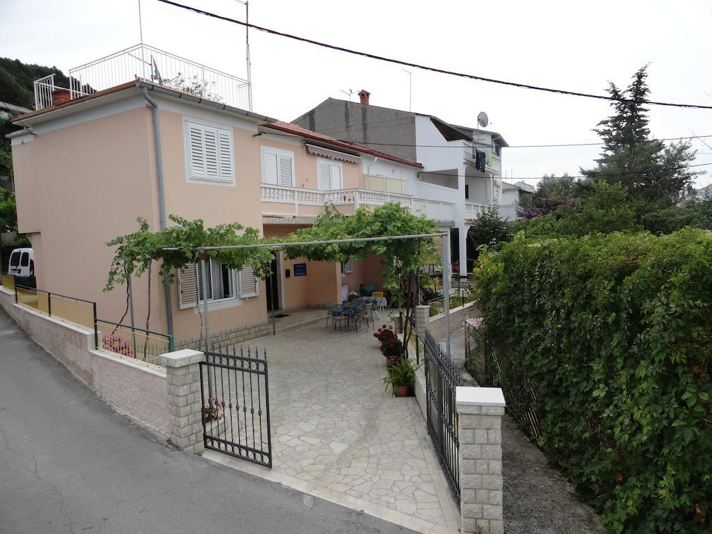 Apartments & Rooms Karmela Banjol Стая снимка